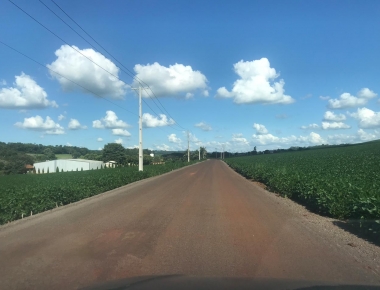 Trecho da Linha São Marcos recebe pavimentação asfáltica